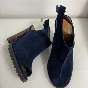 Like-New- Y2K 424 Fifth Lord and Taylor Leather Suede Deanna Opened-Toed Heels